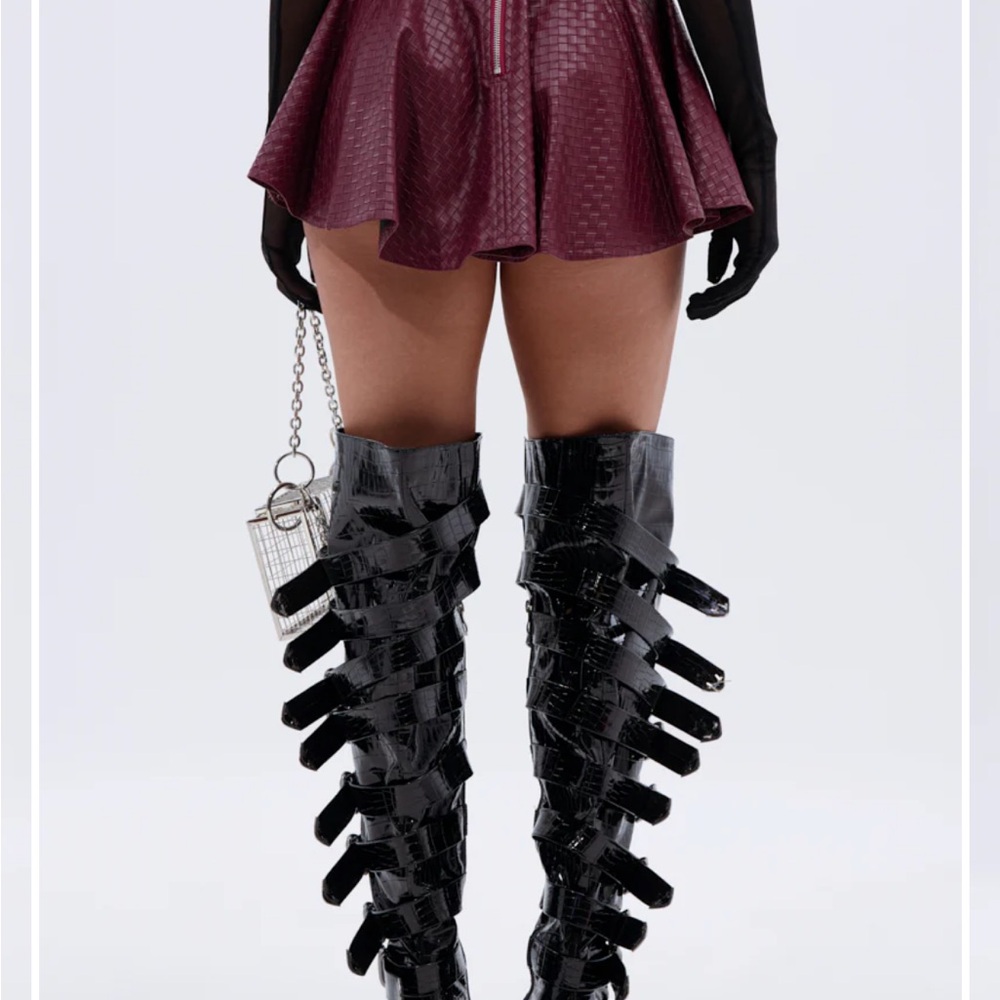 AKIRA Textured Burgundy Skater Skirt - Picture 3 of 4